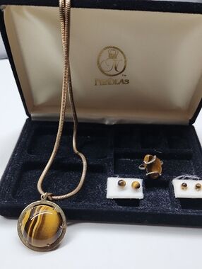 Gold-Tone Tiger's Eye Pendant Necklace - Brown